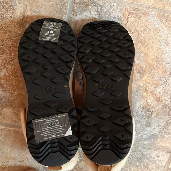 Ugg Adirondack lll Boots Size 8.5 NWT - Picture 9 of 15